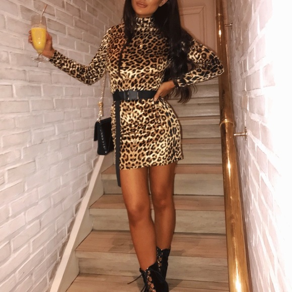 Dresses & Skirts - 1 LEFT! Leopard Print Velvet Bodycon Dress